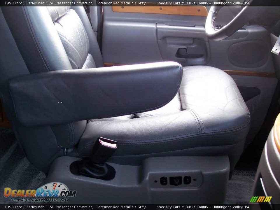1998 Ford E Series Van E150 Passenger Conversion Toreador Red Metallic / Grey Photo #33