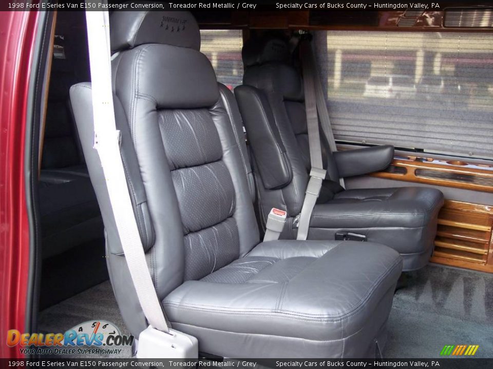 1998 Ford E Series Van E150 Passenger Conversion Toreador Red Metallic / Grey Photo #36