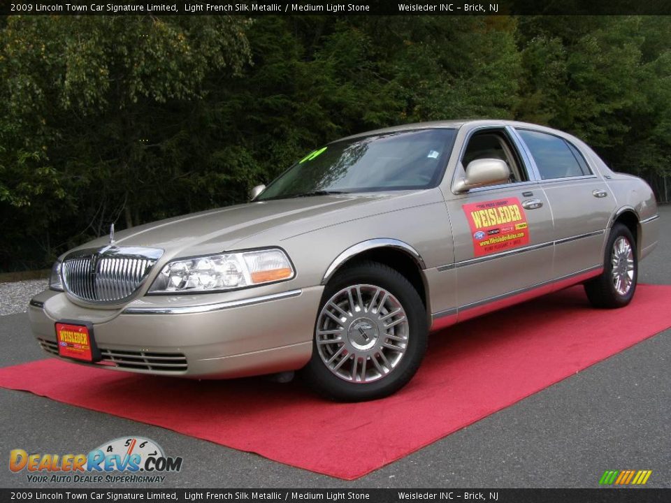 2009 Lincoln Town Car Signature Limited Light French Silk Metallic / Medium Light Stone Photo #1