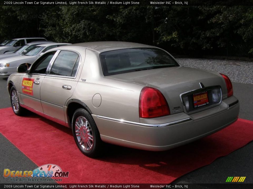2009 Lincoln Town Car Signature Limited Light French Silk Metallic / Medium Light Stone Photo #6