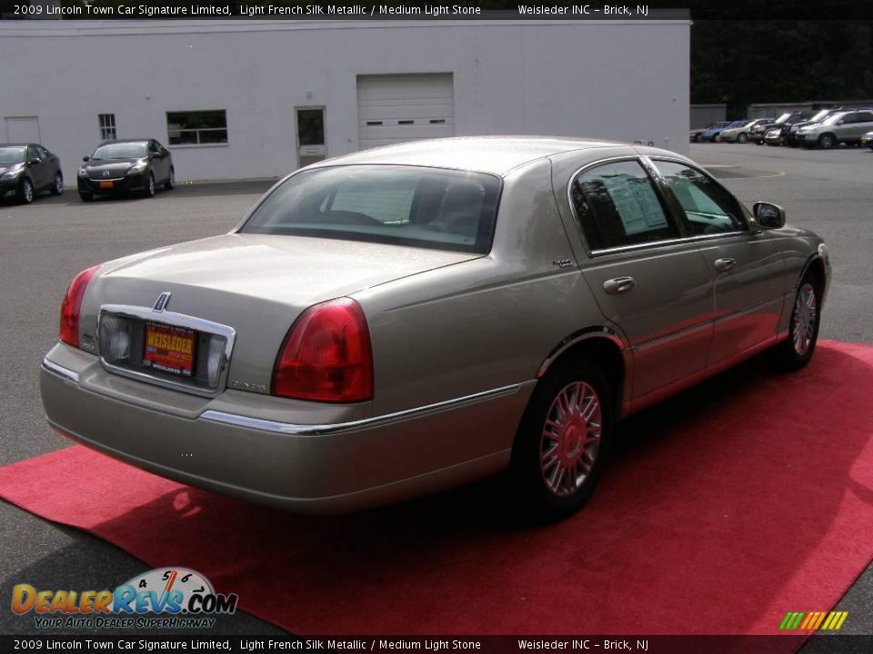 2009 Lincoln Town Car Signature Limited Light French Silk Metallic / Medium Light Stone Photo #7