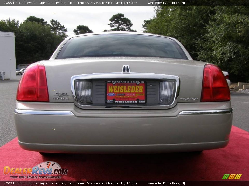 2009 Lincoln Town Car Signature Limited Light French Silk Metallic / Medium Light Stone Photo #8