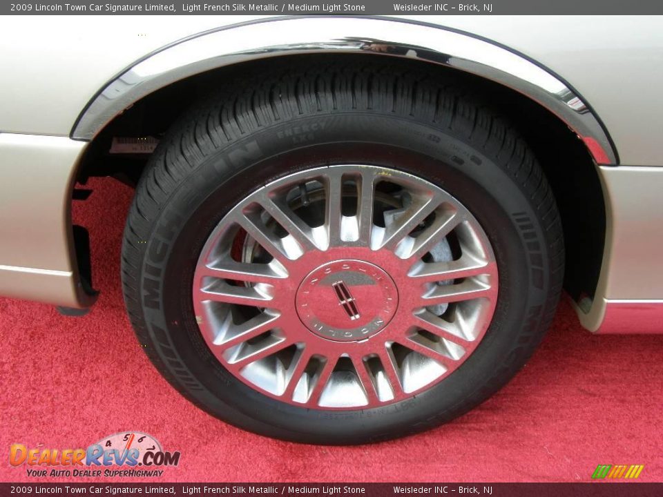 2009 Lincoln Town Car Signature Limited Light French Silk Metallic / Medium Light Stone Photo #10