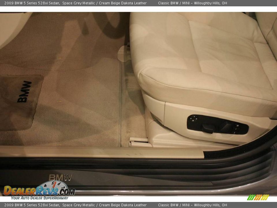 2009 BMW 5 Series 528xi Sedan Space Grey Metallic / Cream Beige Dakota Leather Photo #9