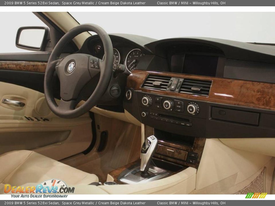 2009 BMW 5 Series 528xi Sedan Space Grey Metallic / Cream Beige Dakota Leather Photo #20