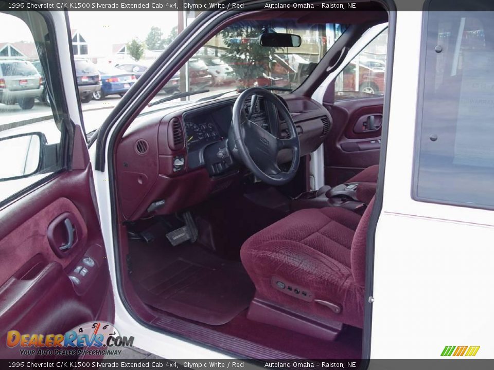 1996 Chevrolet C/K K1500 Silverado Extended Cab 4x4 Olympic White / Red Photo #9