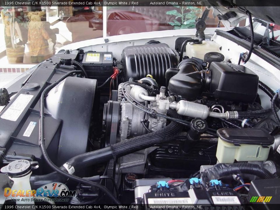 1996 Chevrolet C/K K1500 Silverado Extended Cab 4x4 Olympic White / Red Photo #23