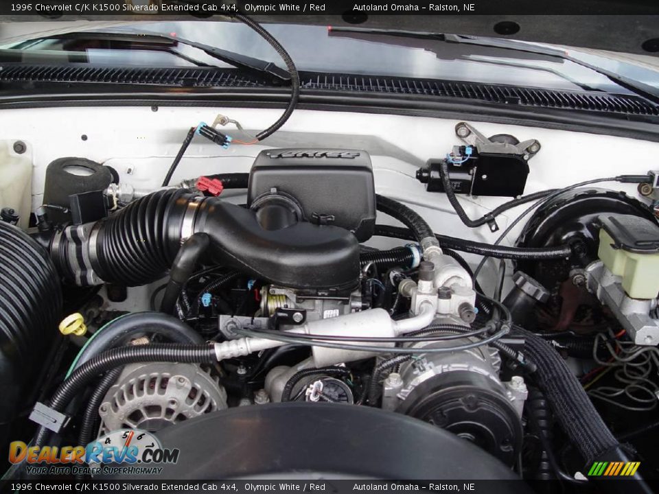 1996 Chevrolet C/K K1500 Silverado Extended Cab 4x4 Olympic White / Red Photo #24