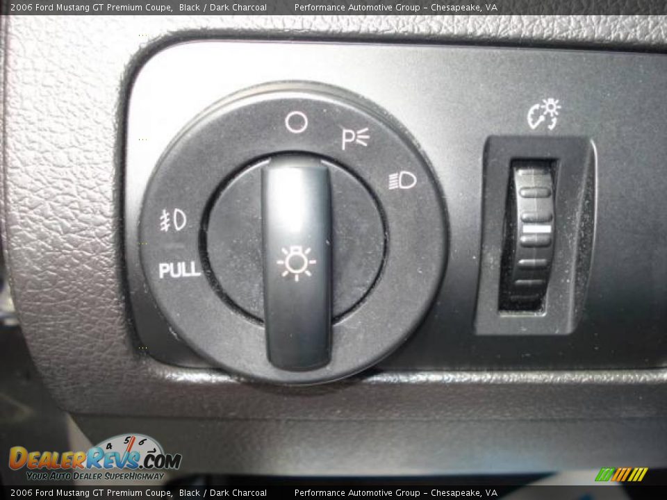 2006 Ford Mustang GT Premium Coupe Black / Dark Charcoal Photo #21