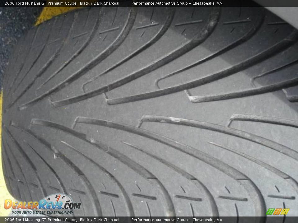 2006 Ford Mustang GT Premium Coupe Black / Dark Charcoal Photo #26