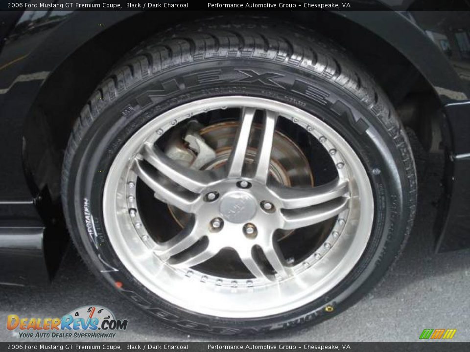 2006 Ford Mustang GT Premium Coupe Black / Dark Charcoal Photo #27