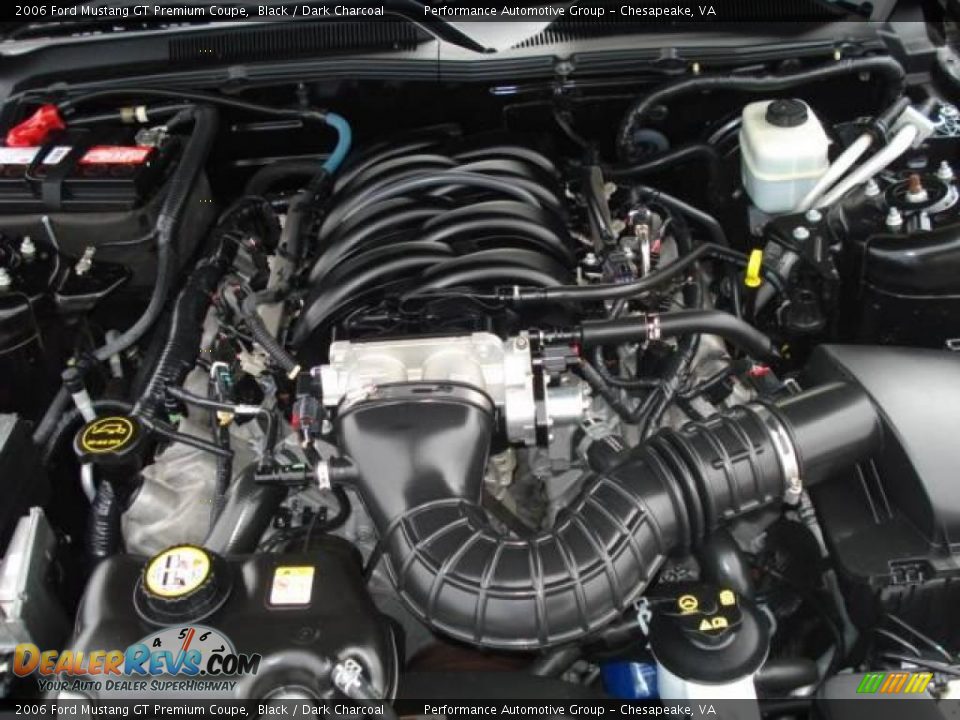 2006 Ford Mustang GT Premium Coupe Black / Dark Charcoal Photo #31