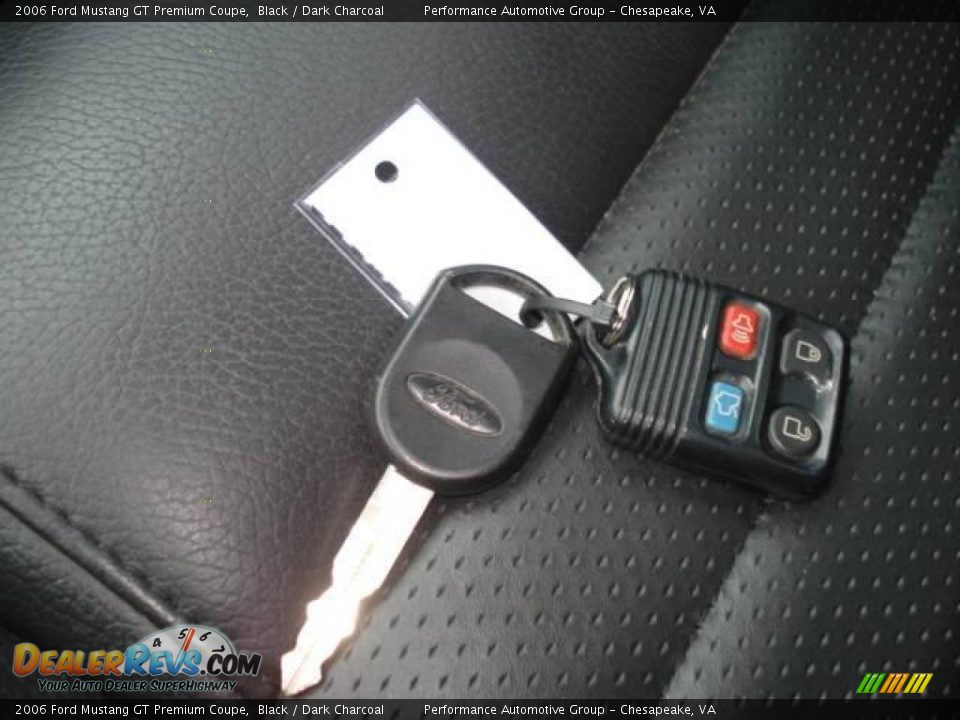 2006 Ford Mustang GT Premium Coupe Black / Dark Charcoal Photo #34