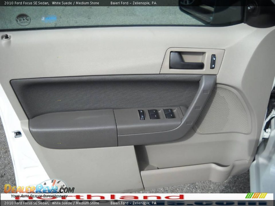 2010 Ford Focus SE Sedan White Suede / Medium Stone Photo #9