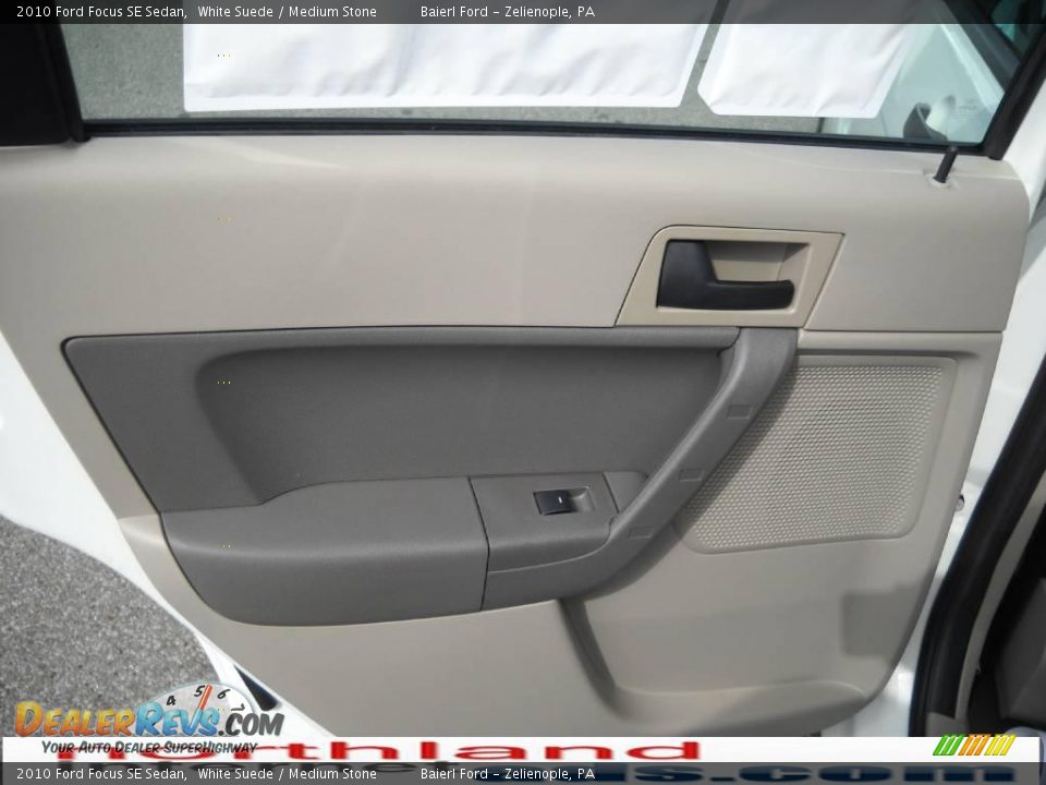 2010 Ford Focus SE Sedan White Suede / Medium Stone Photo #13