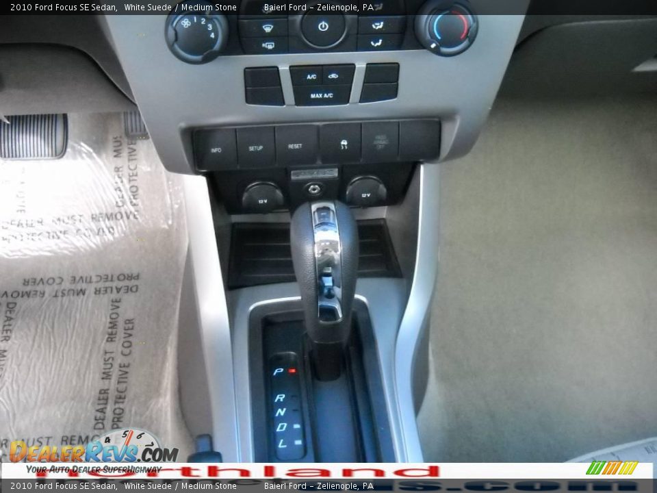 2010 Ford Focus SE Sedan White Suede / Medium Stone Photo #18
