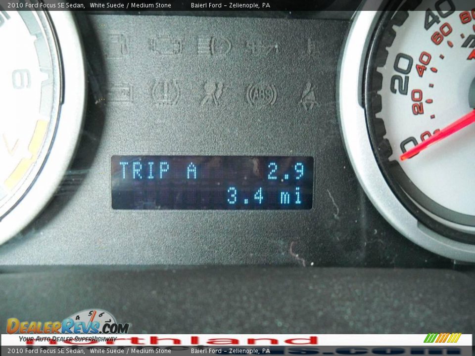 2010 Ford Focus SE Sedan White Suede / Medium Stone Photo #20