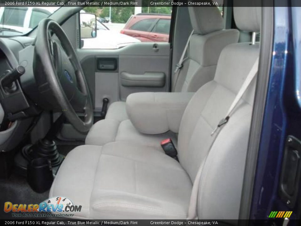 2006 Ford F150 XL Regular Cab True Blue Metallic / Medium/Dark Flint Photo #9
