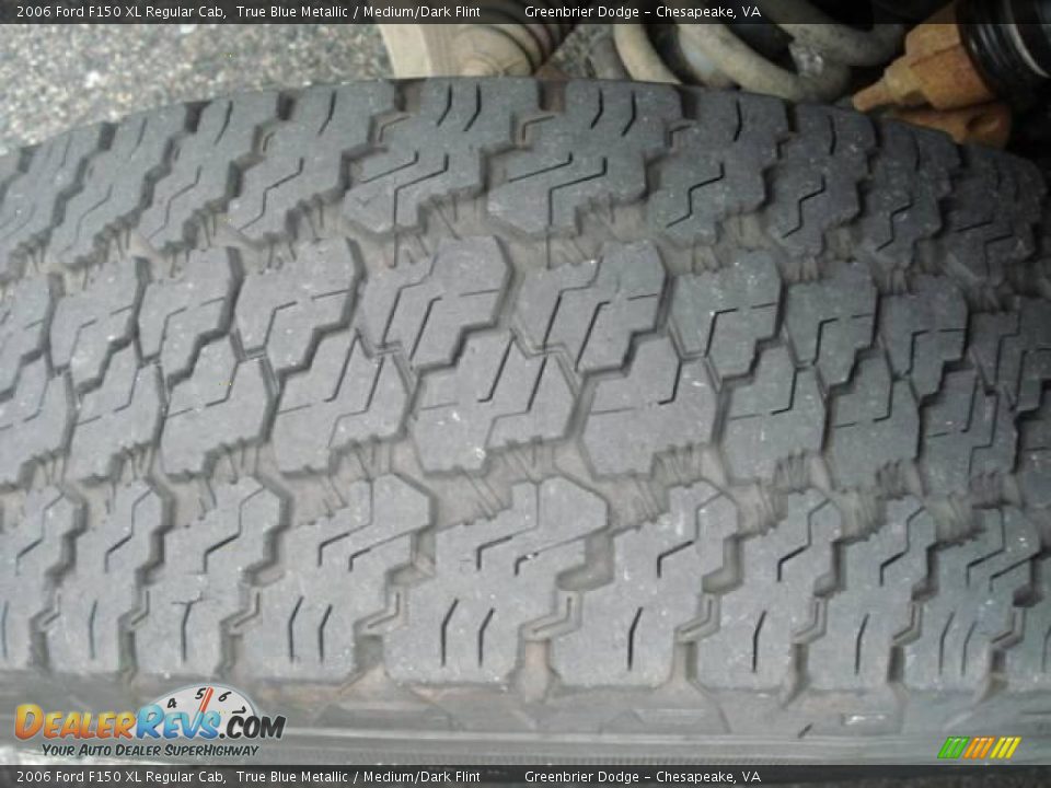 2006 Ford F150 XL Regular Cab True Blue Metallic / Medium/Dark Flint Photo #16