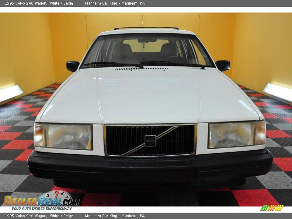 1995 Volvo 940 Wagon White / Beige Photo #2