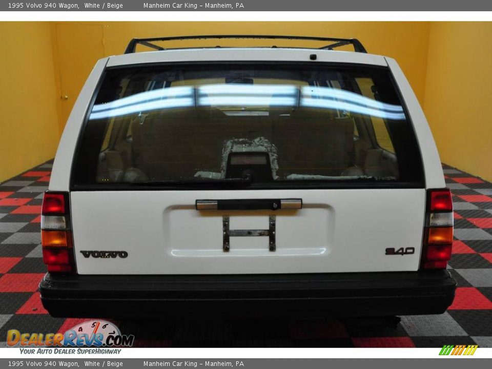 1995 Volvo 940 Wagon White / Beige Photo #5