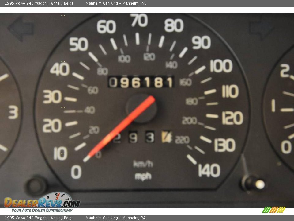 1995 Volvo 940 Wagon White / Beige Photo #9
