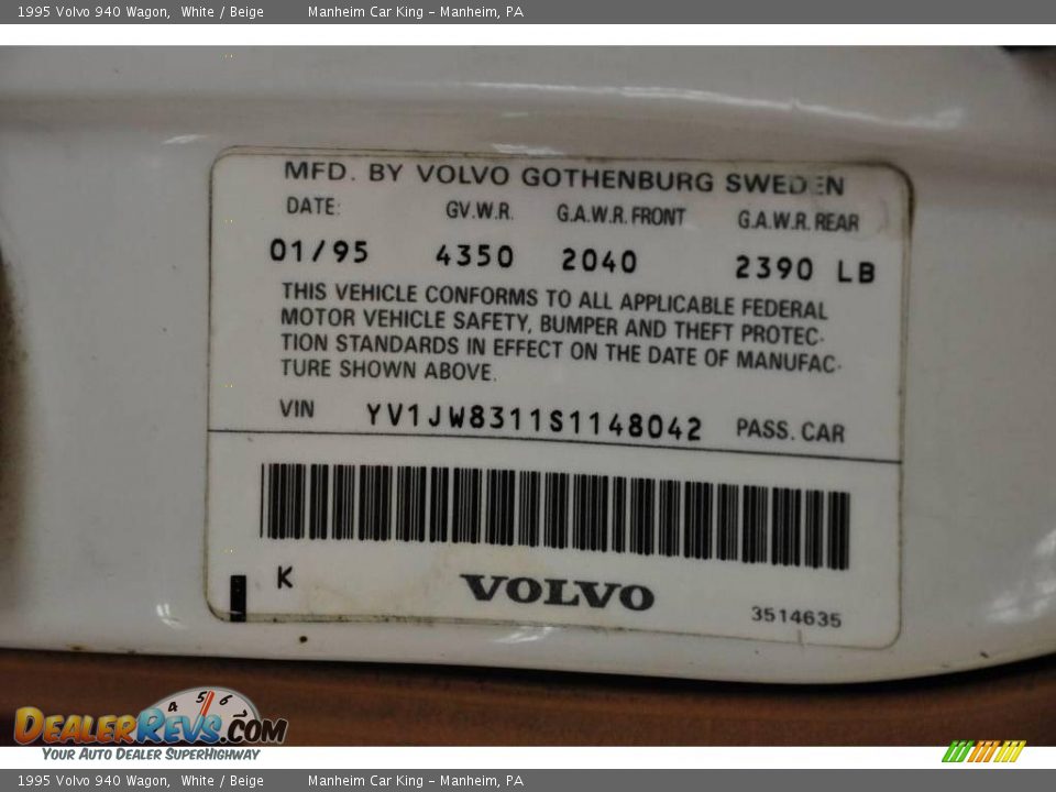 1995 Volvo 940 Wagon White / Beige Photo #10