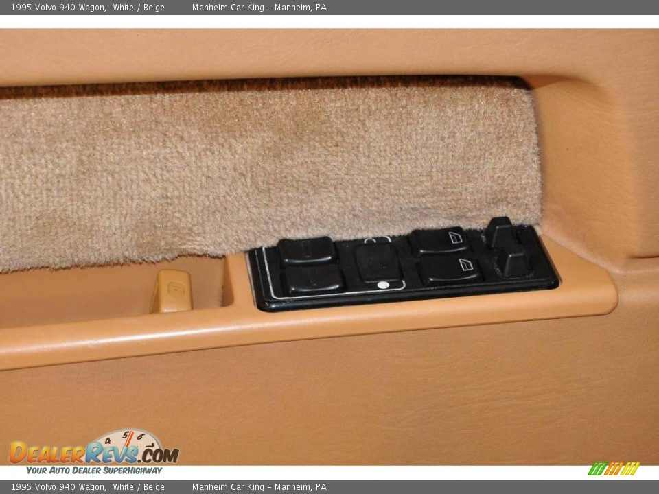 1995 Volvo 940 Wagon White / Beige Photo #12