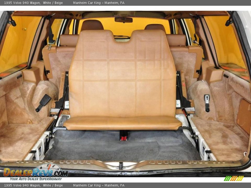 1995 Volvo 940 Wagon White / Beige Photo #14