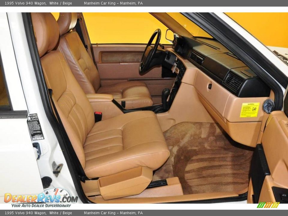 1995 Volvo 940 Wagon White / Beige Photo #16