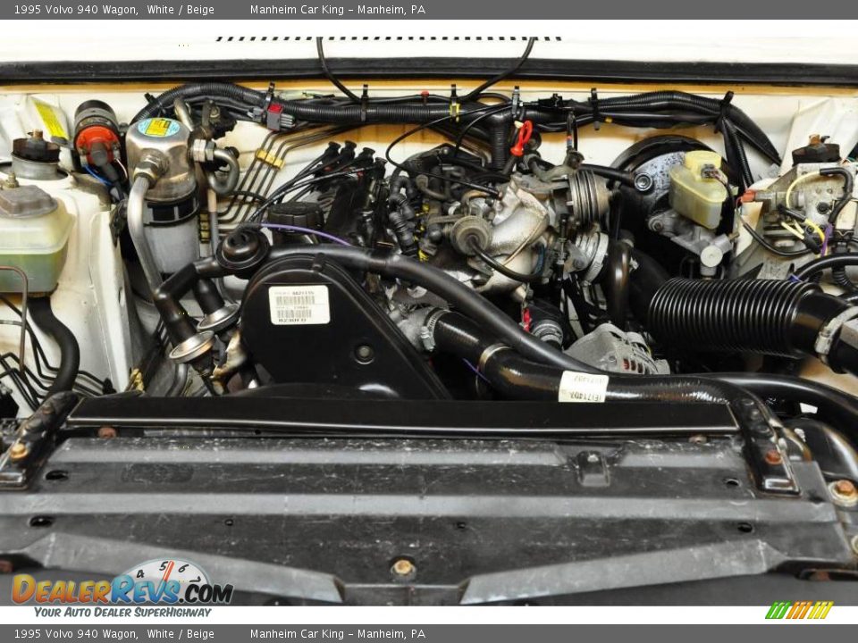 1995 Volvo 940 Wagon White / Beige Photo #18