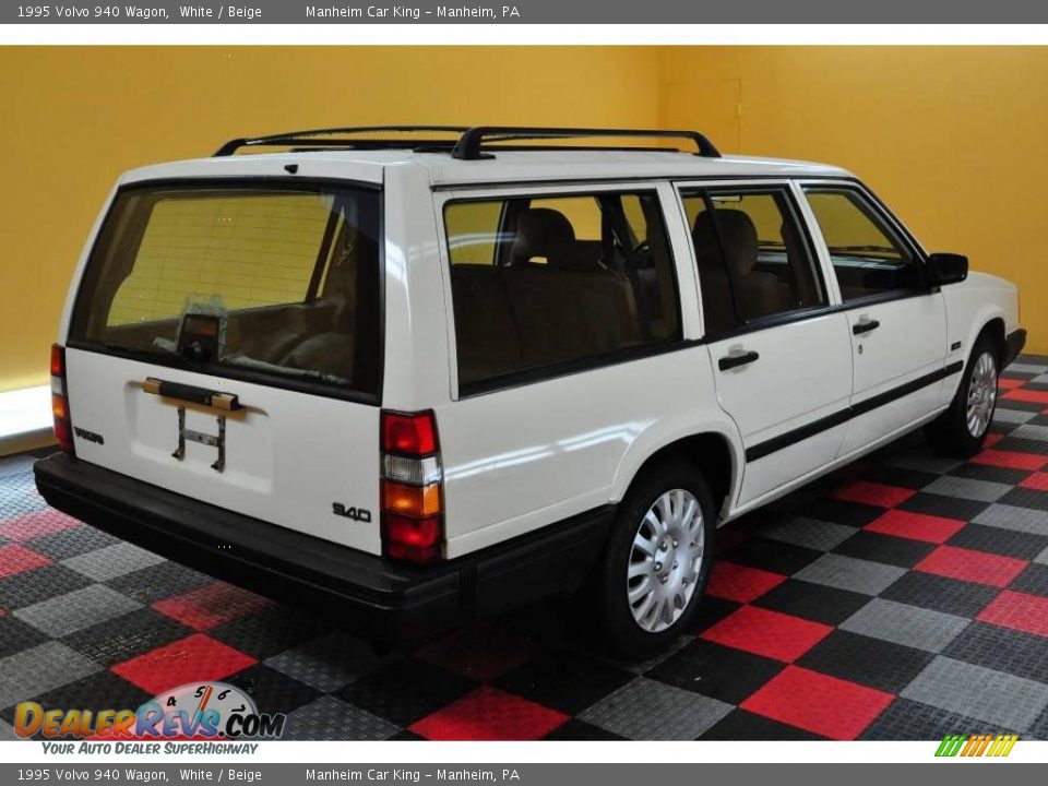 1995 Volvo 940 Wagon White / Beige Photo #21