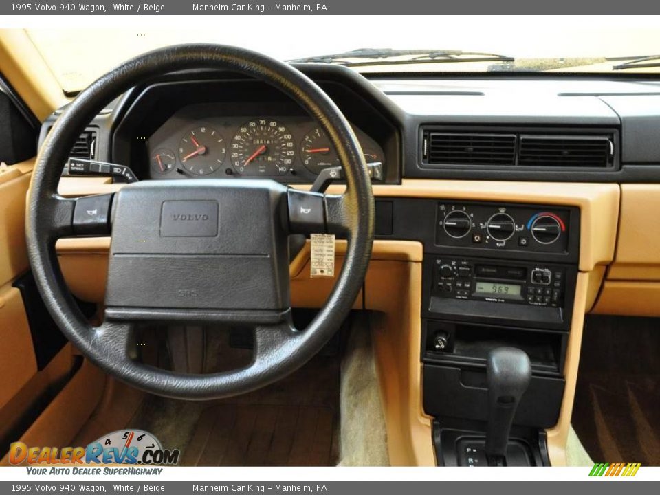 1995 Volvo 940 Wagon White / Beige Photo #22