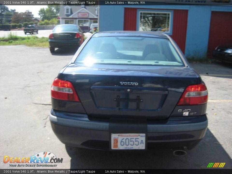 2001 Volvo S40 1.9T Atlantic Blue Metallic / Taupe/Light Taupe Photo #12