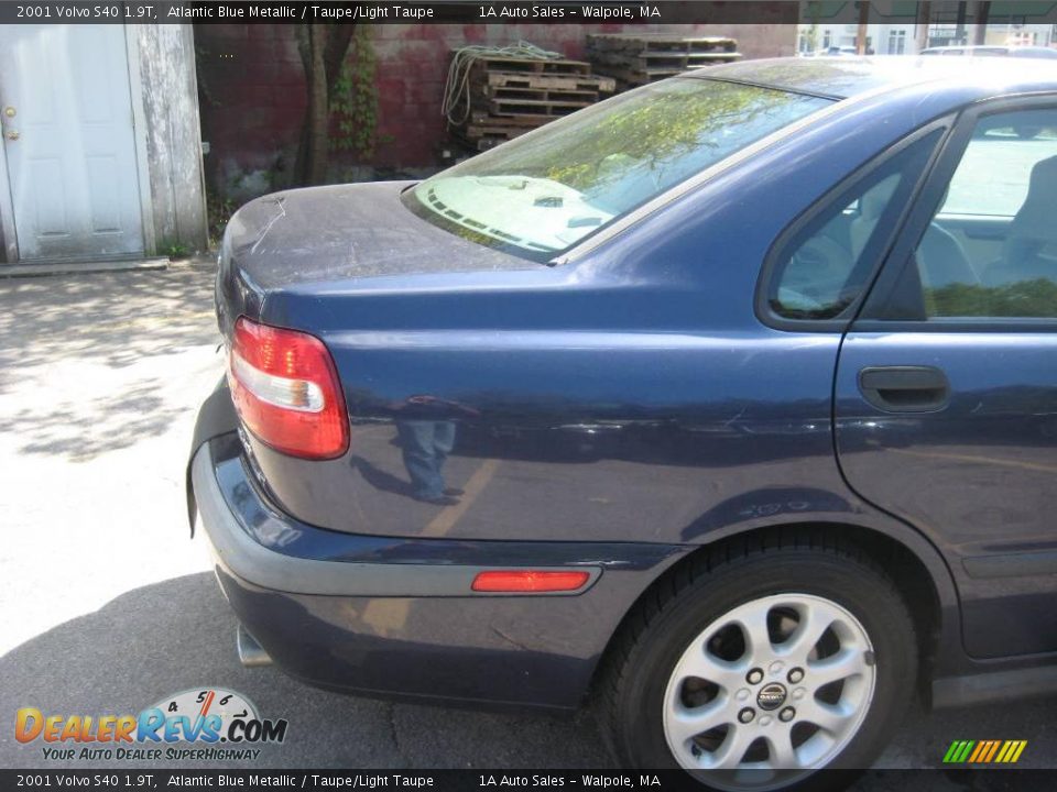 2001 Volvo S40 1.9T Atlantic Blue Metallic / Taupe/Light Taupe Photo #14