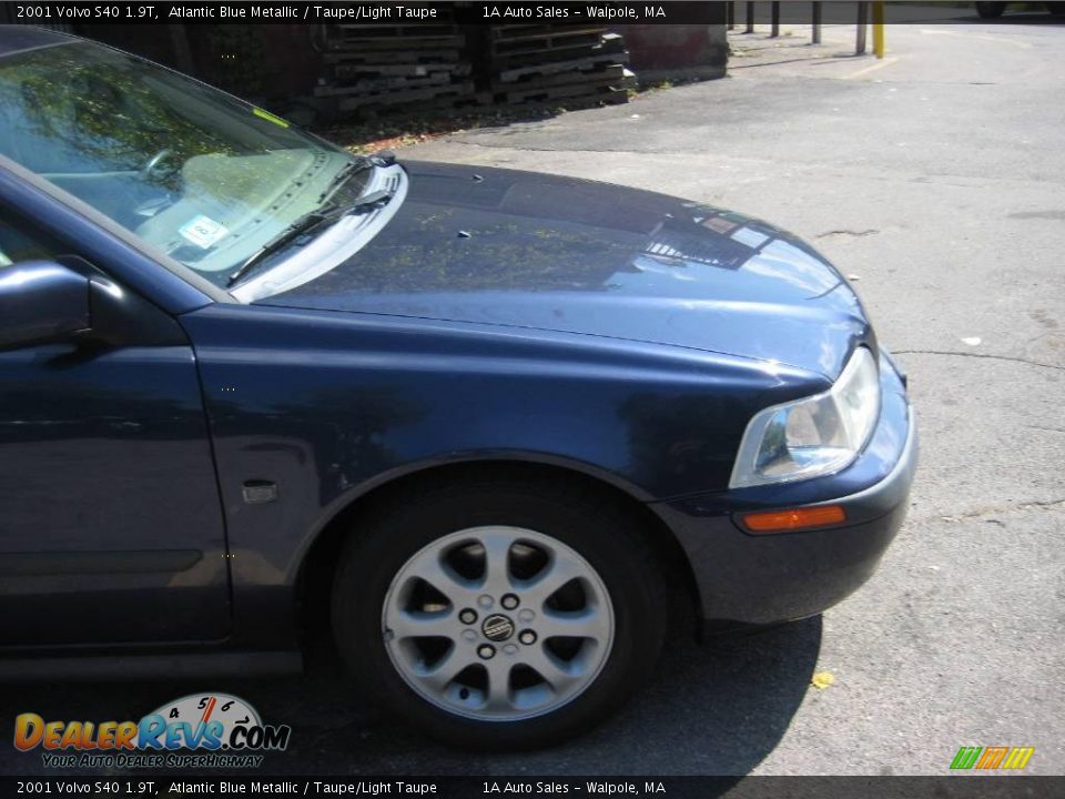 2001 Volvo S40 1.9T Atlantic Blue Metallic / Taupe/Light Taupe Photo #16