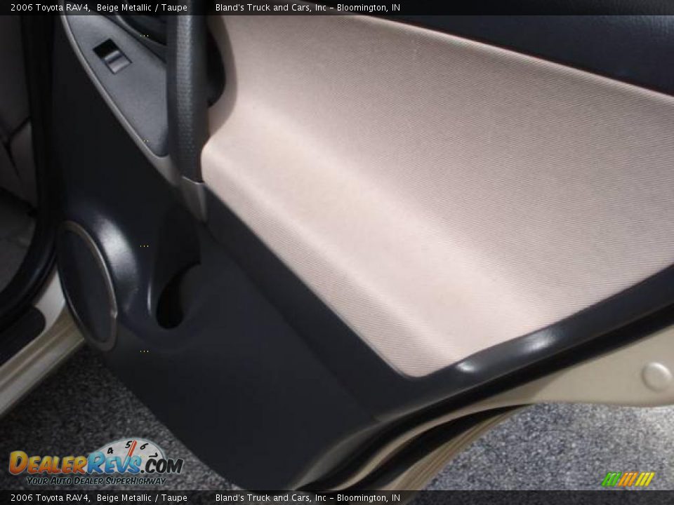 2006 Toyota RAV4 Beige Metallic / Taupe Photo #25