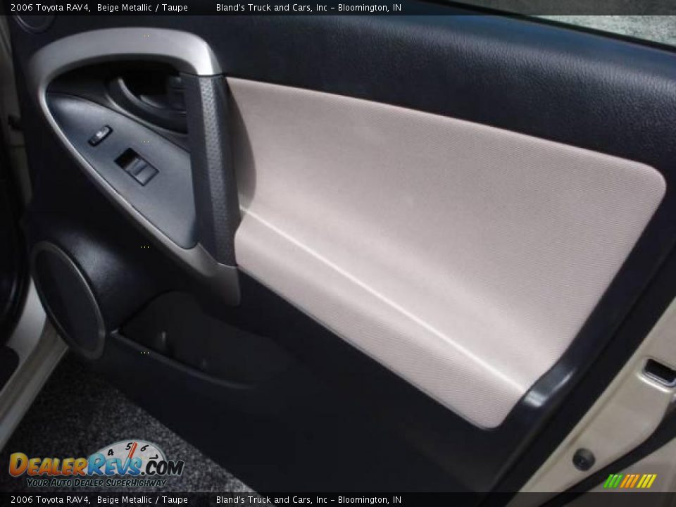 2006 Toyota RAV4 Beige Metallic / Taupe Photo #28