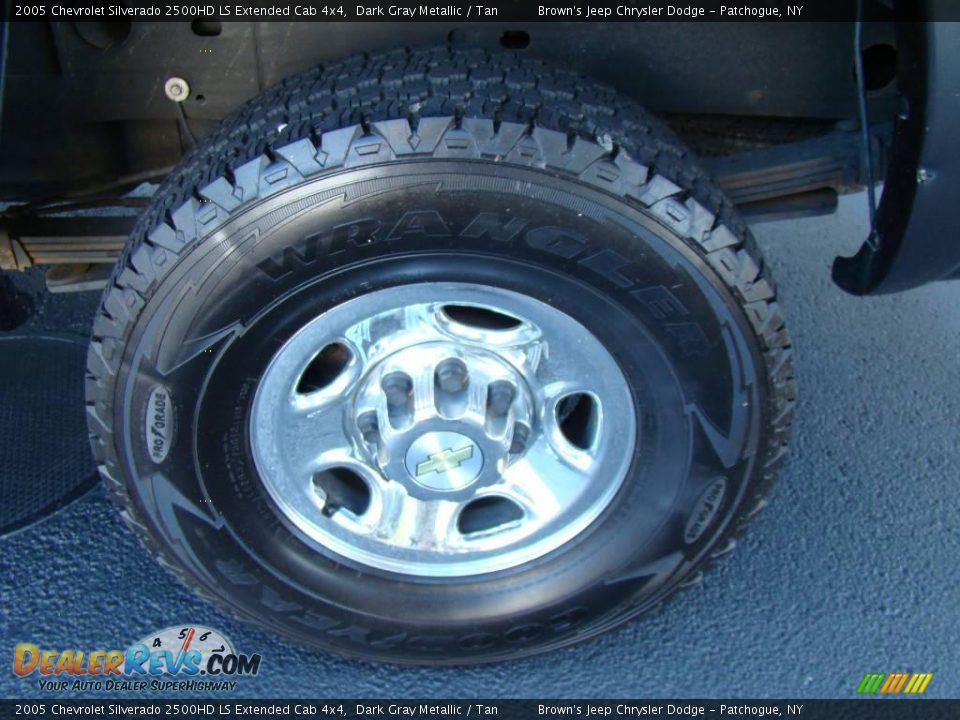 2005 Chevrolet Silverado 2500HD LS Extended Cab 4x4 Dark Gray Metallic / Tan Photo #7