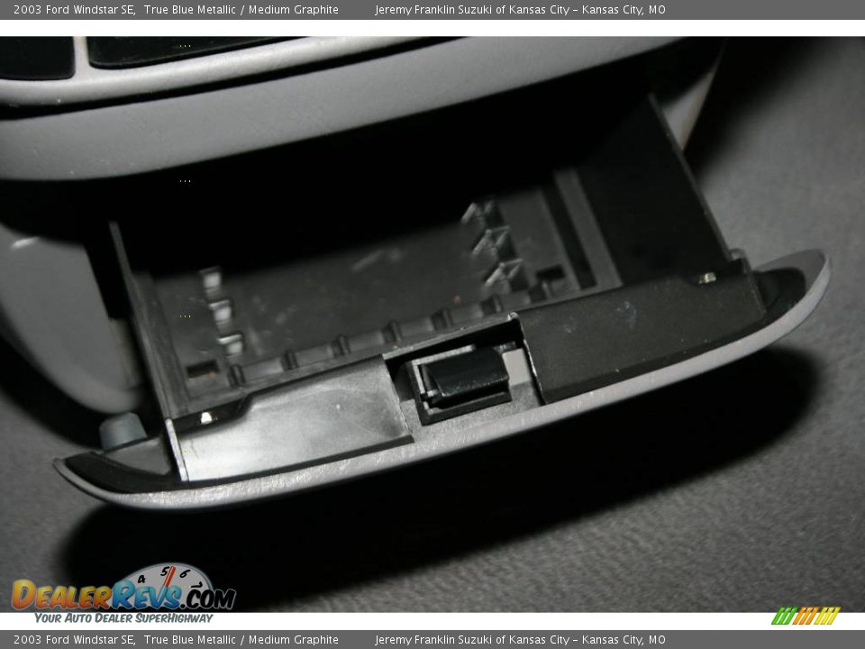 2003 Ford Windstar SE True Blue Metallic / Medium Graphite Photo #15