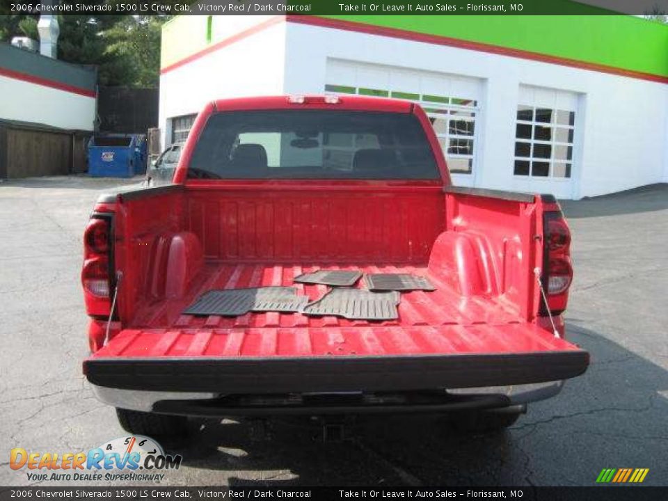 2006 Chevrolet Silverado 1500 LS Crew Cab Victory Red / Dark Charcoal Photo #16