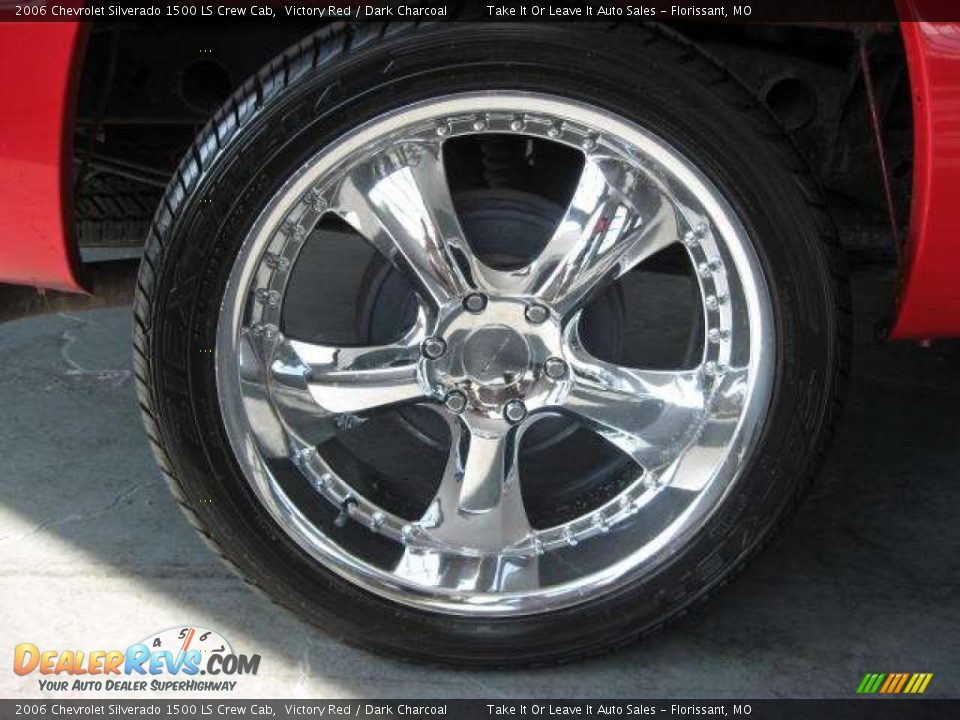 2006 Chevrolet Silverado 1500 LS Crew Cab Victory Red / Dark Charcoal Photo #17