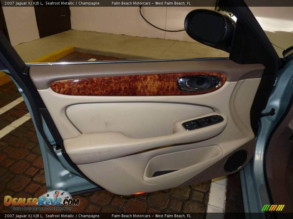 2007 Jaguar XJ XJ8 L Seafrost Metallic / Champagne Photo #18