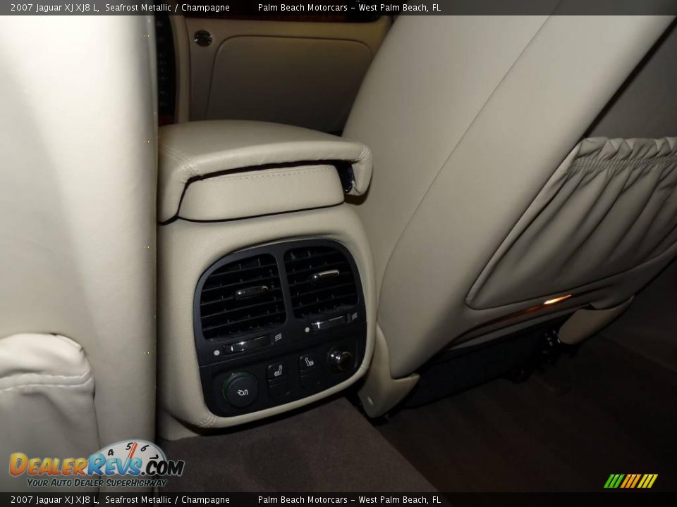 2007 Jaguar XJ XJ8 L Seafrost Metallic / Champagne Photo #24