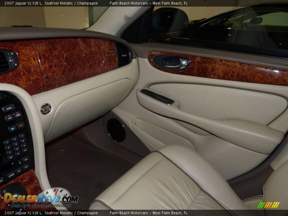2007 Jaguar XJ XJ8 L Seafrost Metallic / Champagne Photo #31