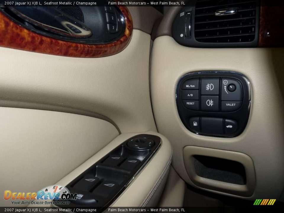 2007 Jaguar XJ XJ8 L Seafrost Metallic / Champagne Photo #36