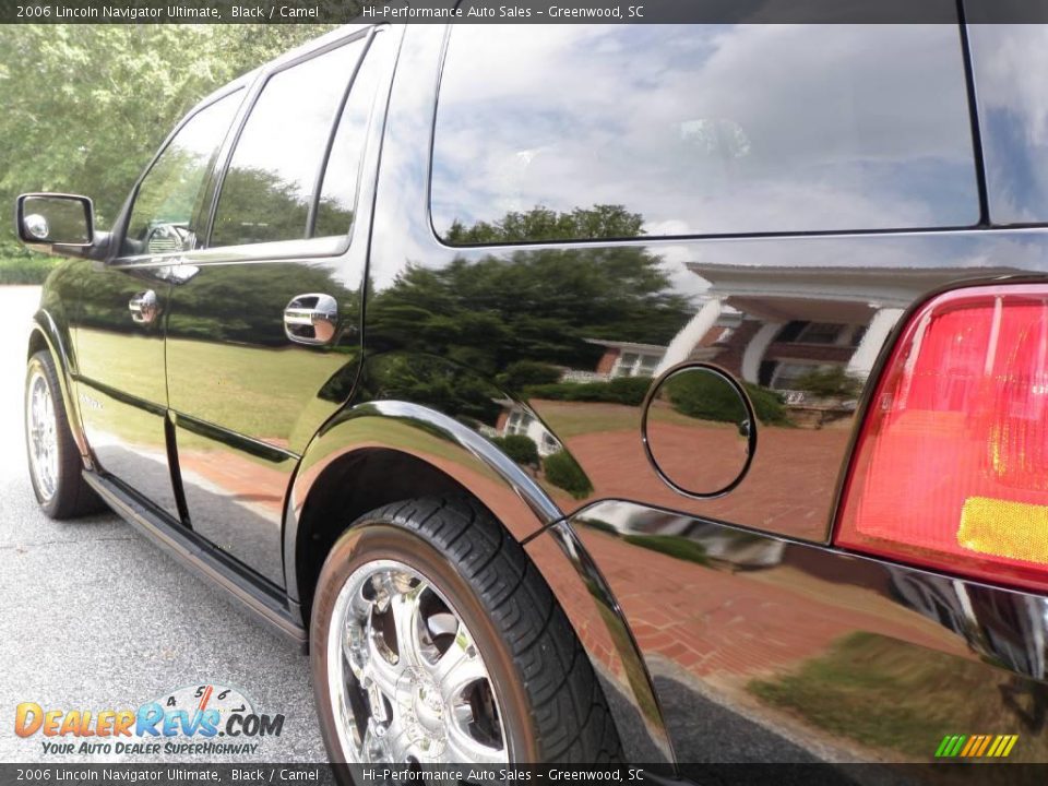 2006 Lincoln Navigator Ultimate Black / Camel Photo #20