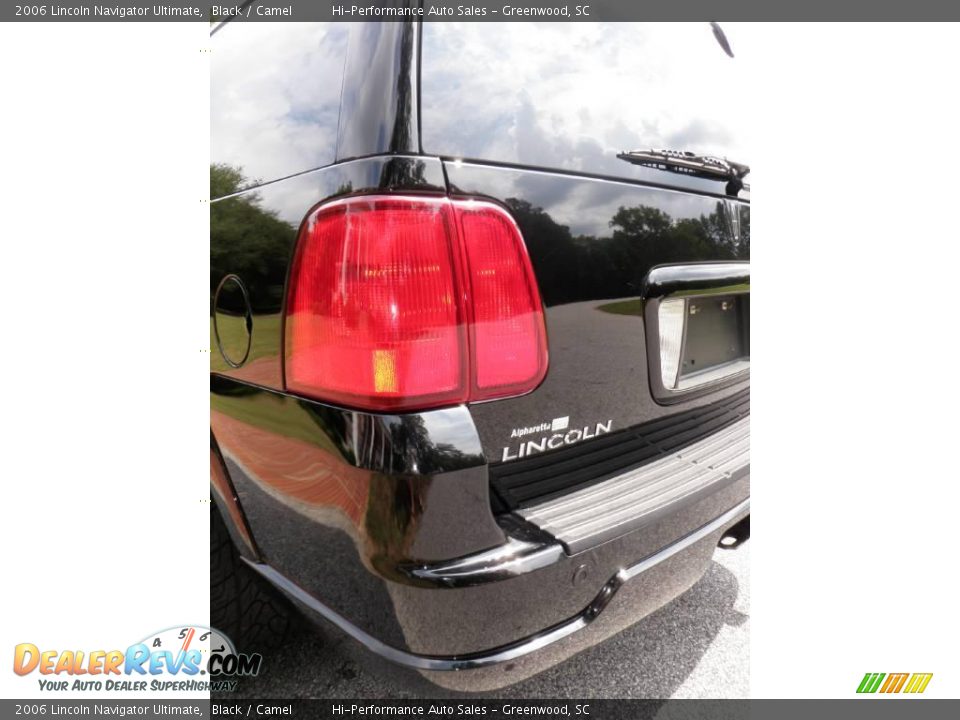 2006 Lincoln Navigator Ultimate Black / Camel Photo #23