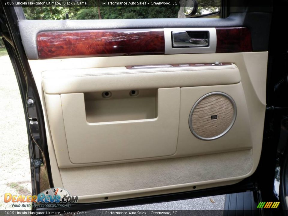 2006 Lincoln Navigator Ultimate Black / Camel Photo #36