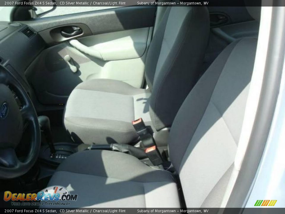 2007 Ford Focus ZX4 S Sedan CD Silver Metallic / Charcoal/Light Flint Photo #10